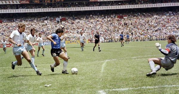 TOP 10 des souvenirs de la Coupe du monde de tous les temps , Numéro 1 - Le "meilleur but de la Coupe du monde" de Diego Maradona contre l'Angleterre, 1986