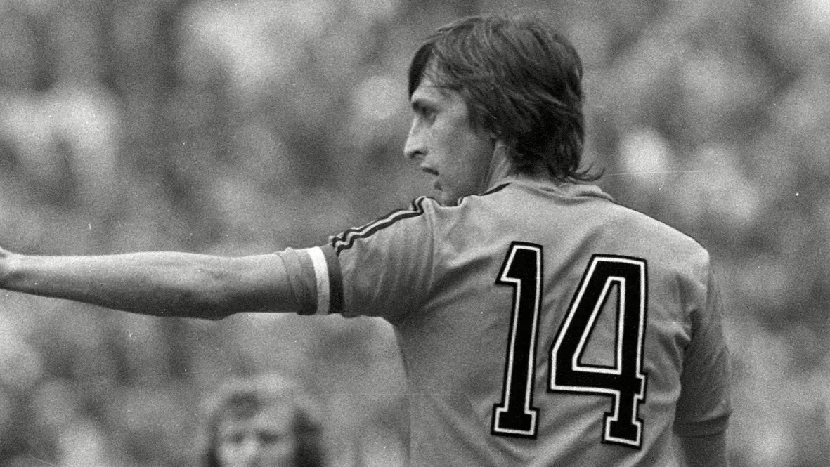 Johan Cruyff - La légende néerlandaise qui a inventé le football moderne.
